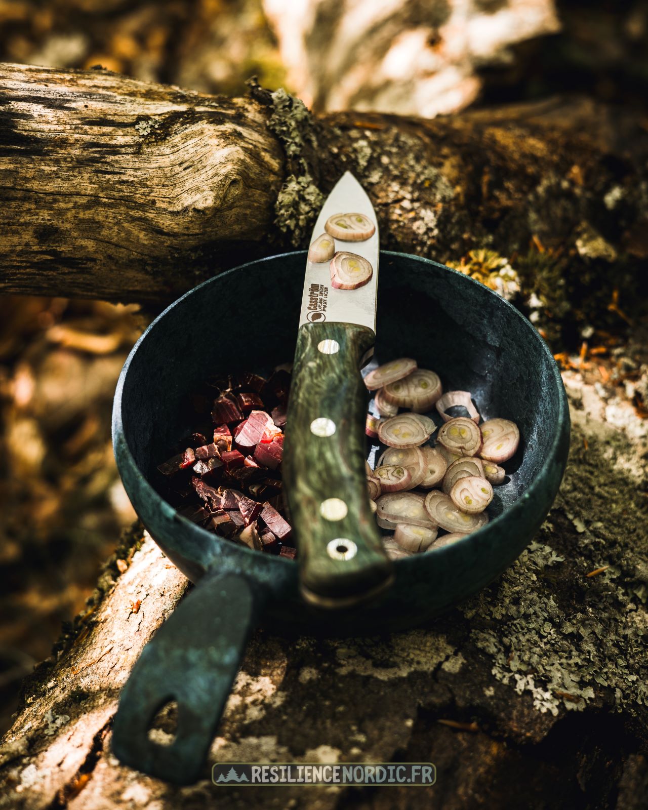 Casström – No.10 Swedish Forest Knife – Stabilised Curly Birch Ocean – 14C28n – Image 5